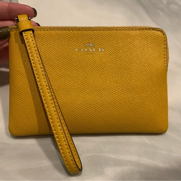 Coach Corner Leather Zip Wristlet - Honeycomb Yellow🍯 - Picture 3 of 11
